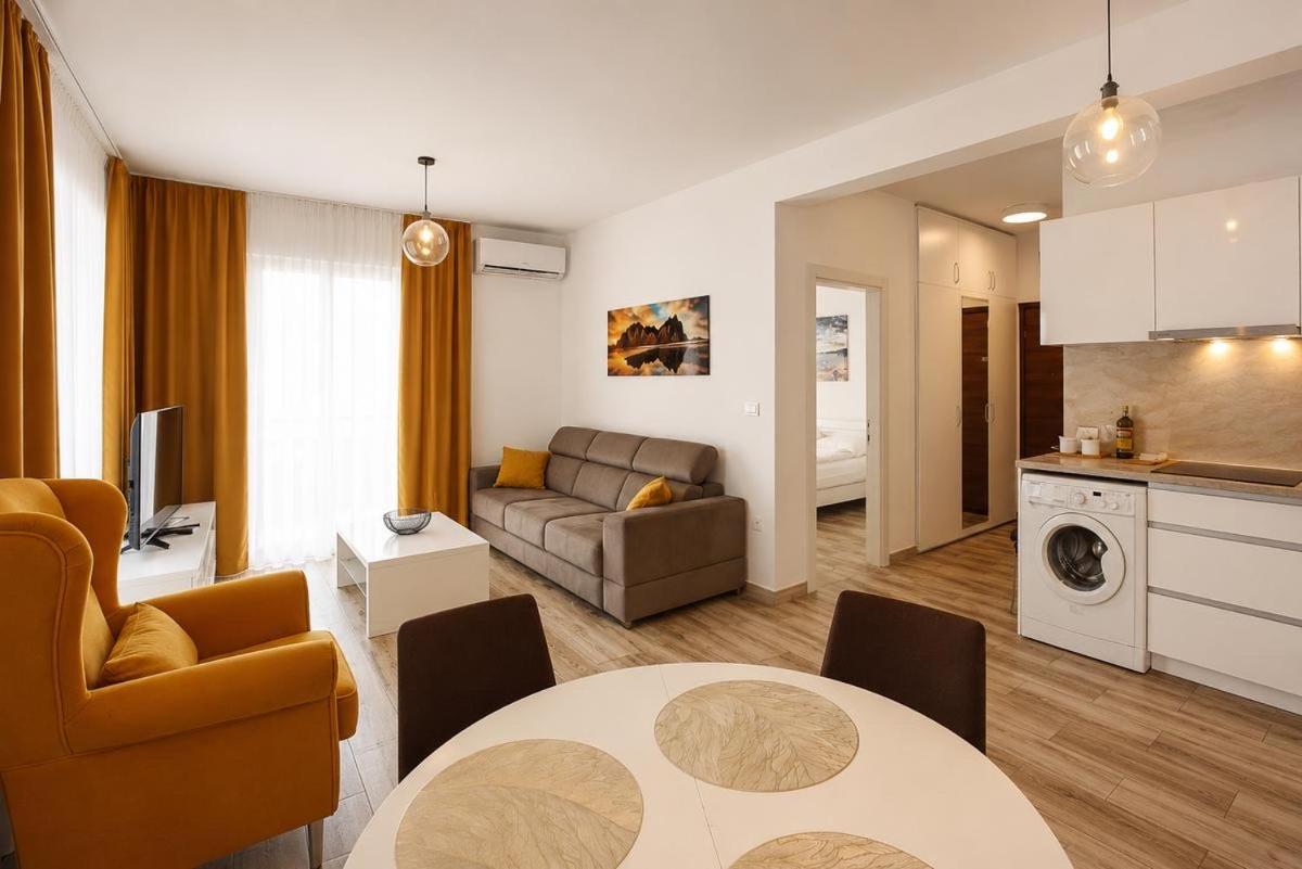 Your Sunny vacation with pool - Chambres d'hôtes Budva