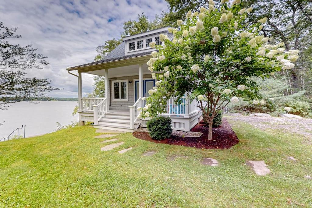 Periwinkle Cottage | Sunny cottage in Westport Island overlooking the river - Bed and Breakfast Westport