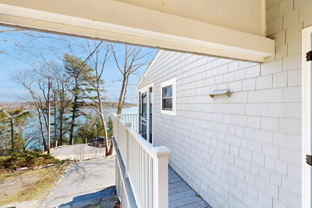 Dog-friendly river-view home with wood stove, deck, patio, dock, beach, grill - Ferienwohnung Boothbay