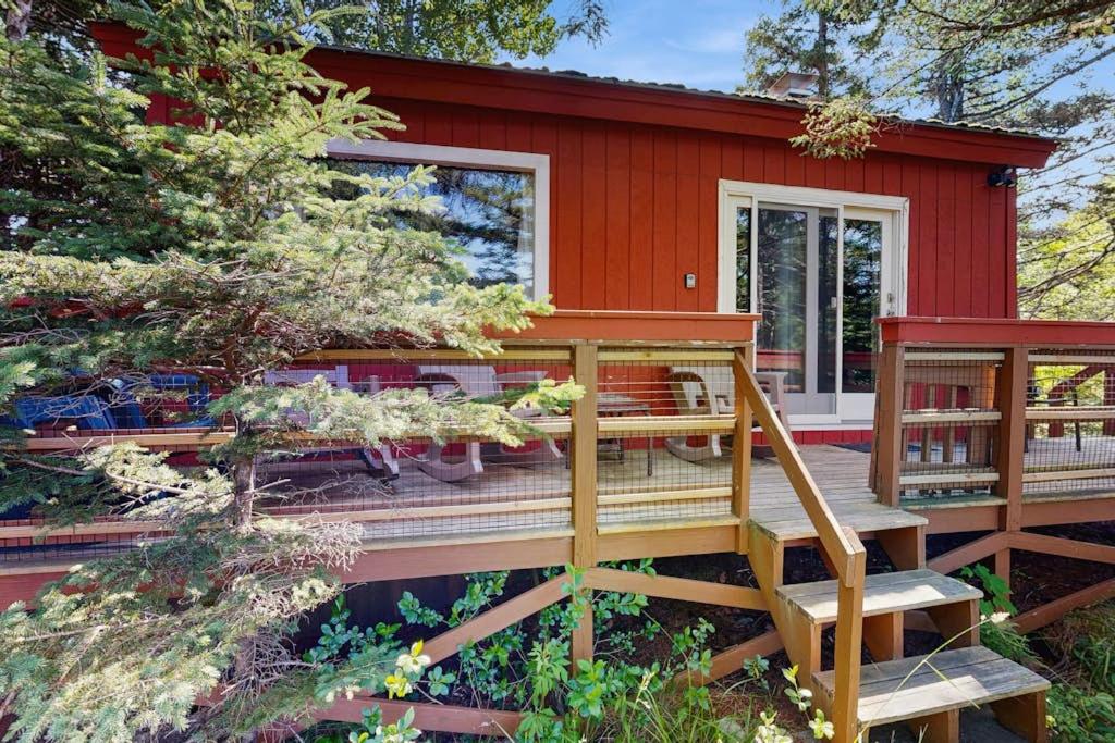 Secluded Sunset Point mountain top cabin, wifi, Dish TV, firepit - Chambres d'hôtes Bar Harbor