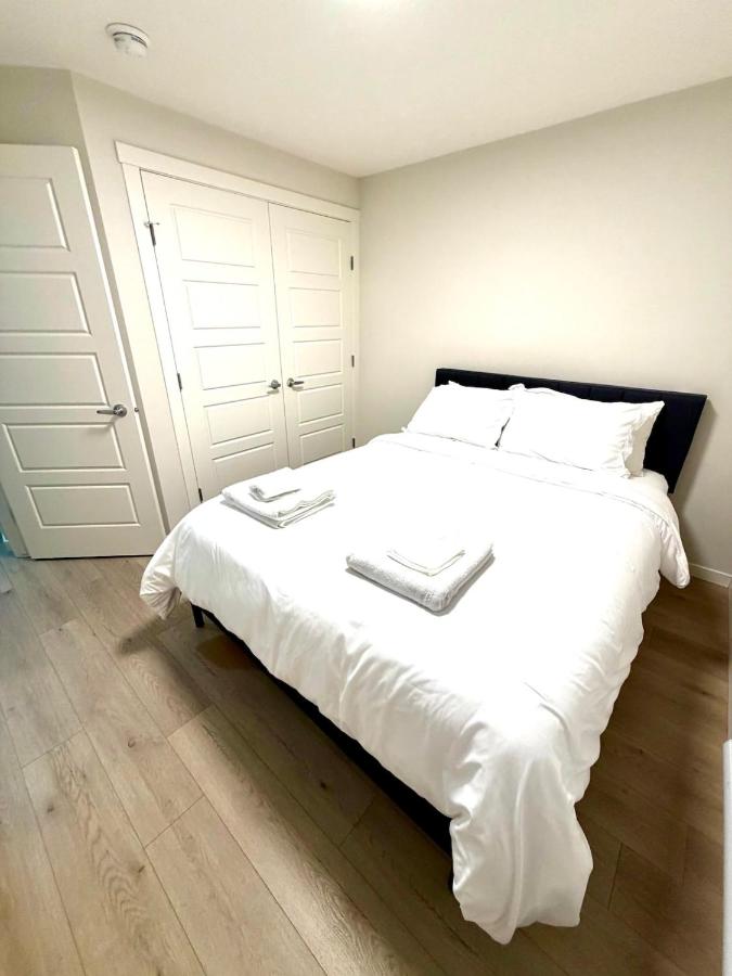 Cozy 1 or 2 bedrooms 15 min to Airport and near Shops amenities - Ferienwohnung Calgary