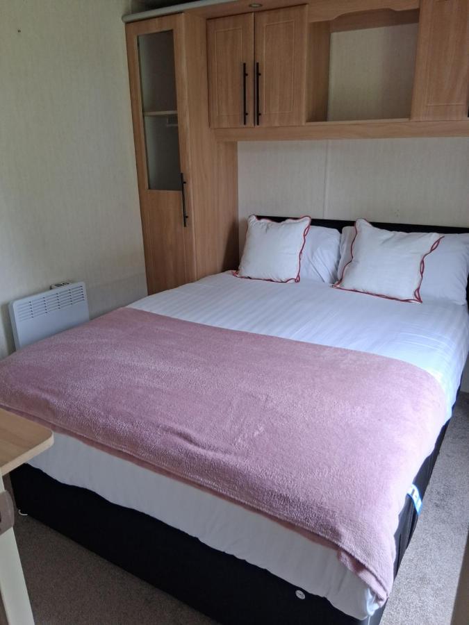 Escape by the Loch with lazy spa hot tub - B&B Stranraer