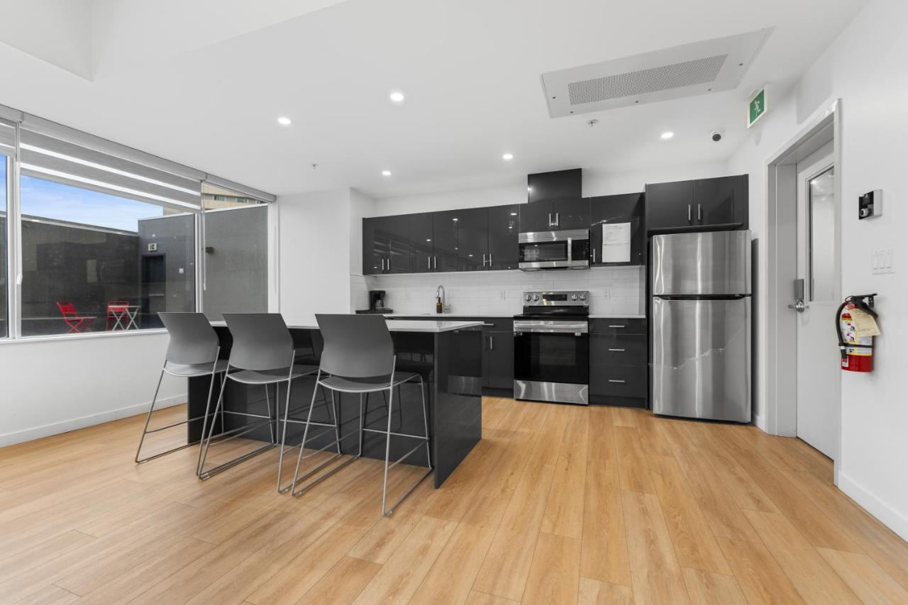 Prestige Skyline Suite, UG Parking, Gym - B&B Edmonton