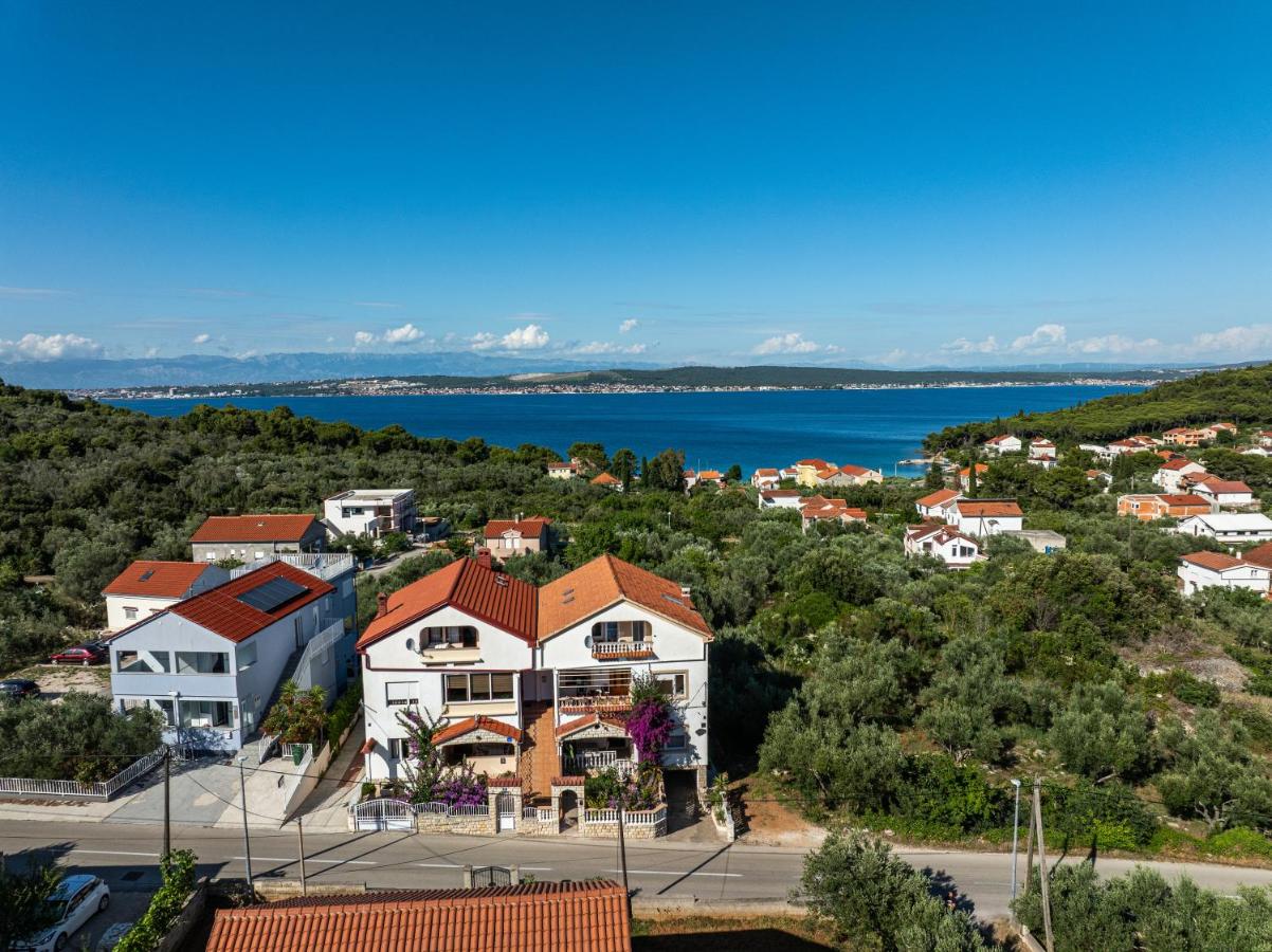 Appartamento con 2 Camere da Letto, Balcone e Terrazza