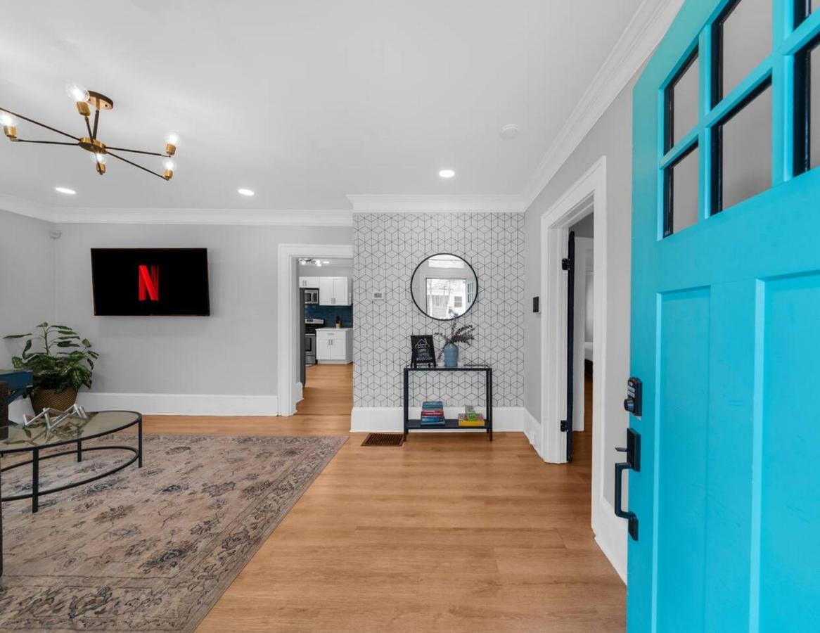 Spacious 3BR 2BA Home with Private Yard - Bed and Breakfast Atlanta