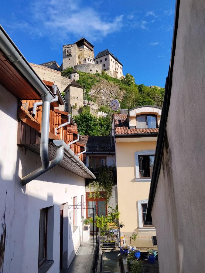 Apartmán pod hradom B - Chambres d'hôtes Trenčín