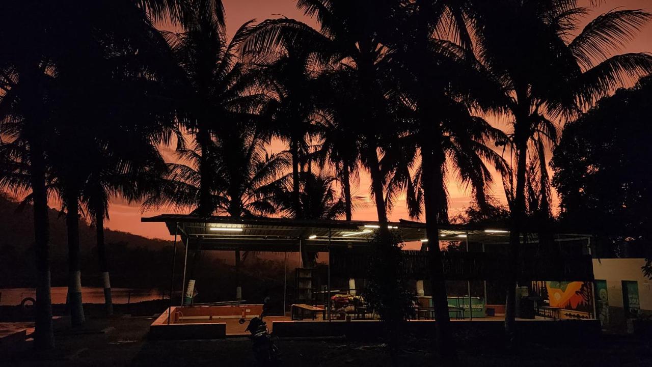 Lake N Trails Exotic Glamping - Chambres d'hôtes Khālāpur