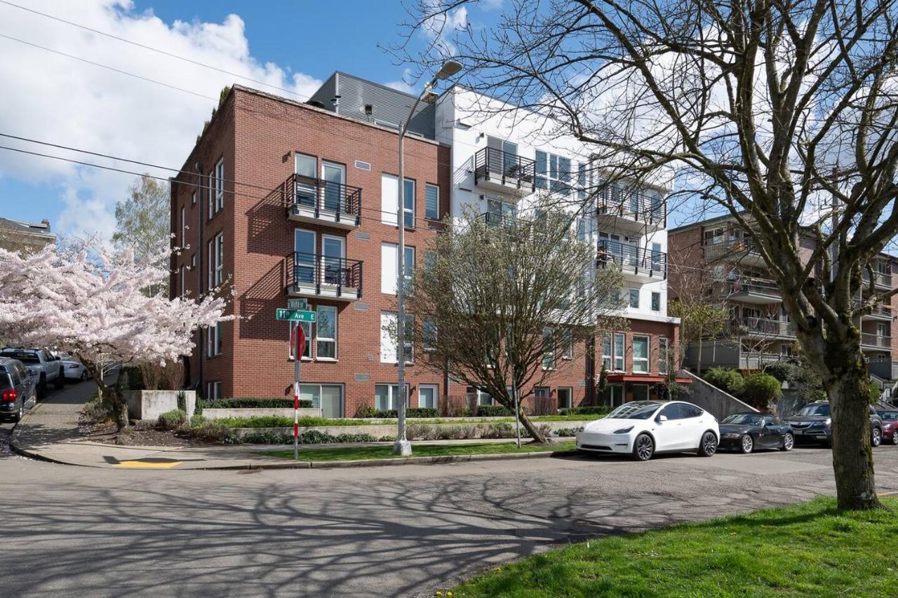 Stunning Capitol Hill 1BD Condo - B&B Seattle