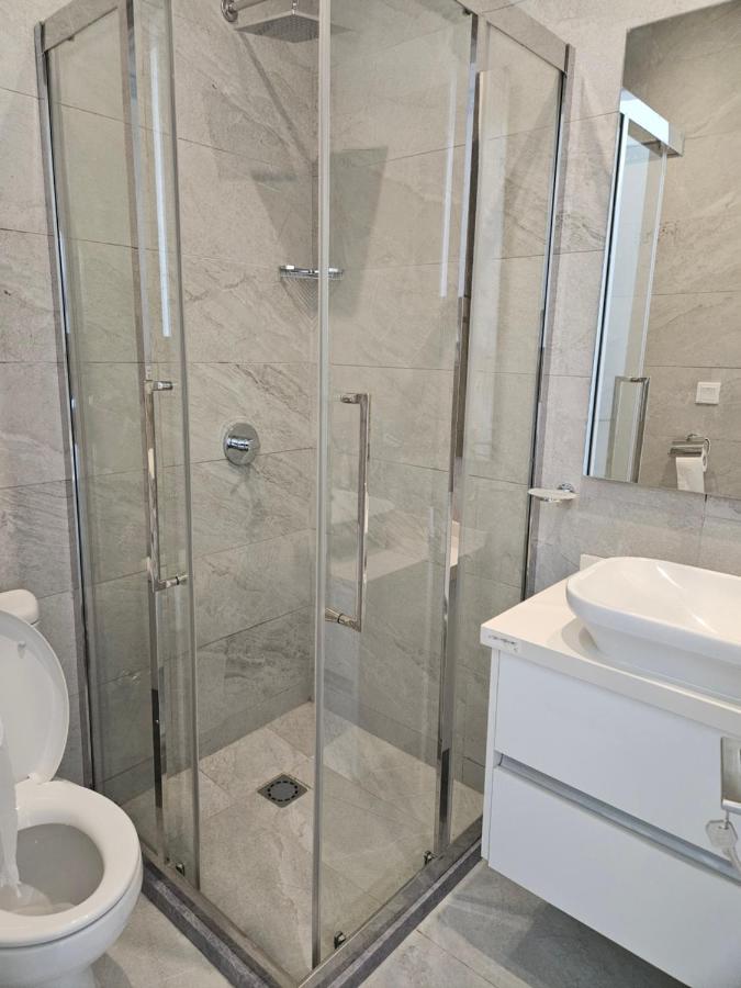 3 Bed Gem Waterfront Apartment - B&B Bijilo