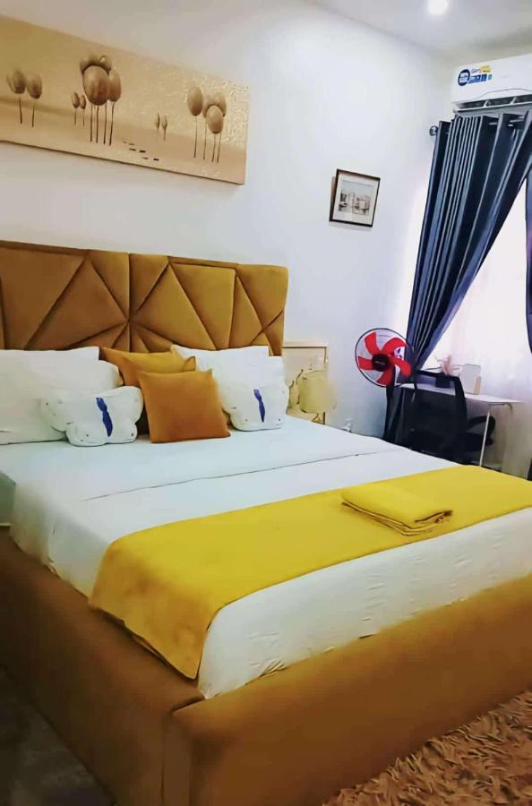 3Bed Profssnal & Family Friendly with Swimming pool, Work Stns, PS5, Gym & near Beaches - Chambres d'hôtes Lagos