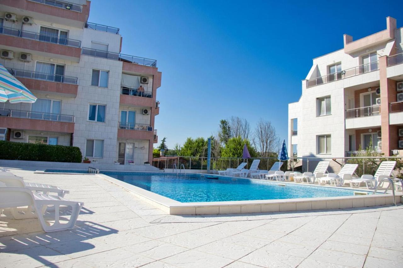 Sunny Byala Flat 2 Balconies - Ferienwohnung Byala