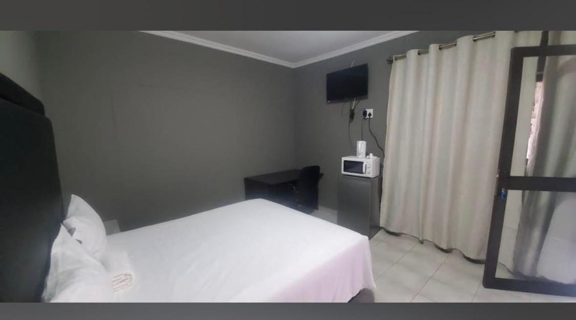 Rundu Rainbow Guesthouse - Bed and Breakfast Rundu