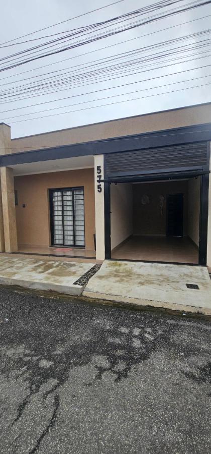 Suite Privativa , WI-FI, Check-in Autônomo, Garagem - B&B Pouso Alegre