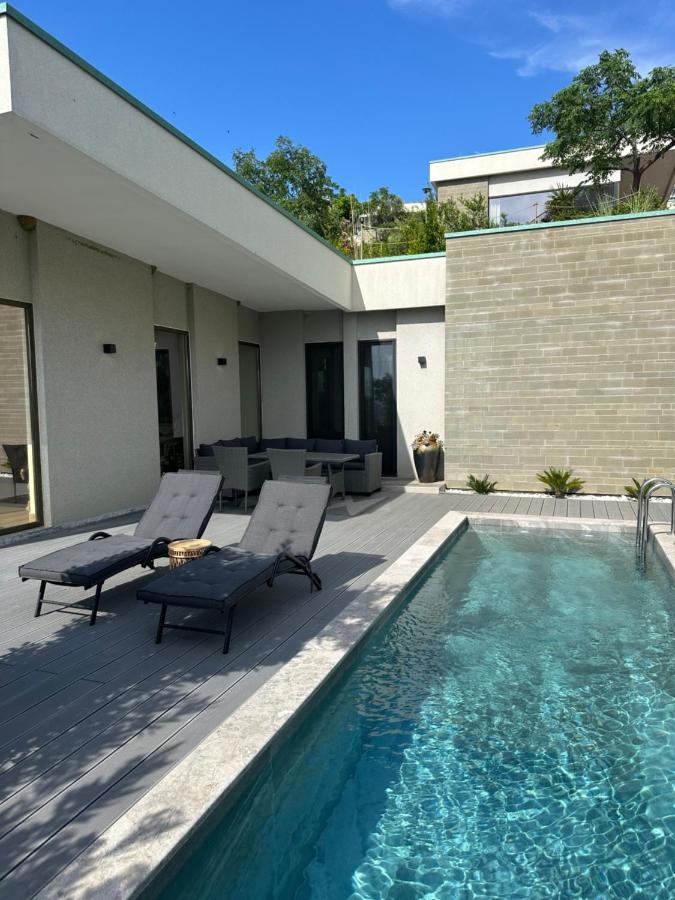 Serenity Villa with Private Pool - Cape of Rodon - B&B Shetaj