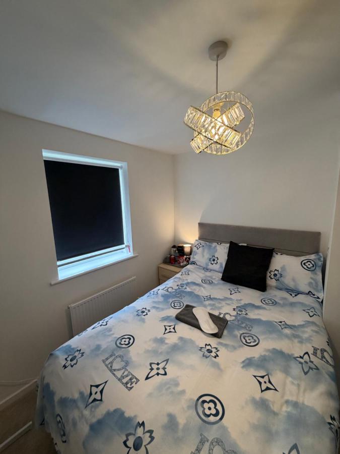 Beautiful New-Build Home in Grimsby with free parking - Chambres d'hôtes Grimsby