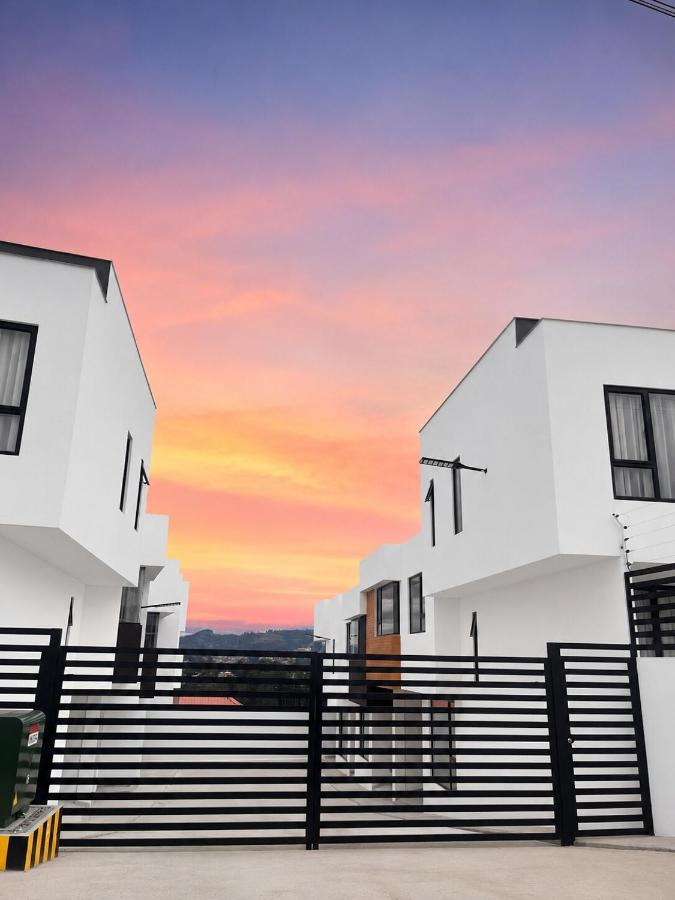 Casa Nueva en Urbanización Privada, 3 Habitaciones - Chambres d'hôtes Cuenca