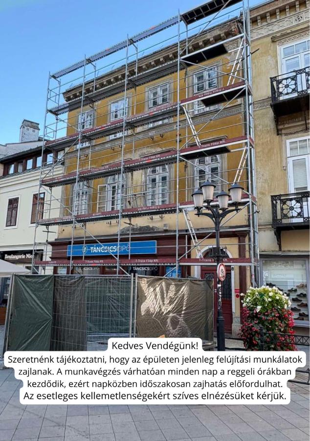 1 - Lisa Moderna - DonViore - B&B Győr