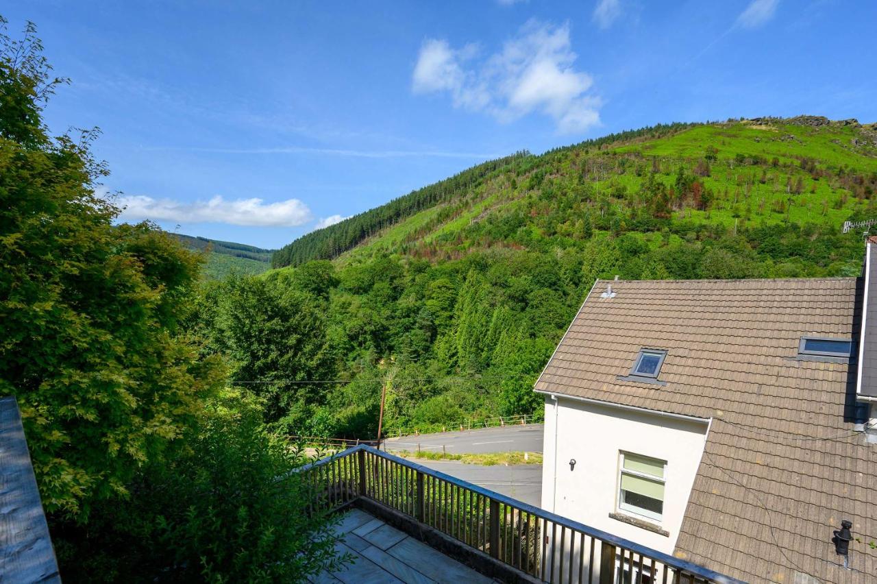 Maesteg Road - Large House - Sleeps 10 - Gateway to Afan Forest and Bike Trails - Bed and Breakfast Duffryn