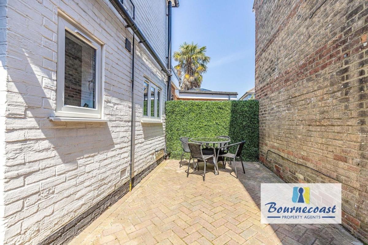 HAVILAND TALES by BOURNECOAST - A Spacious Maisonette Located Close to the Sandy Beaches and Shops - FM10709 - Chambres d'hôtes Bournemouth