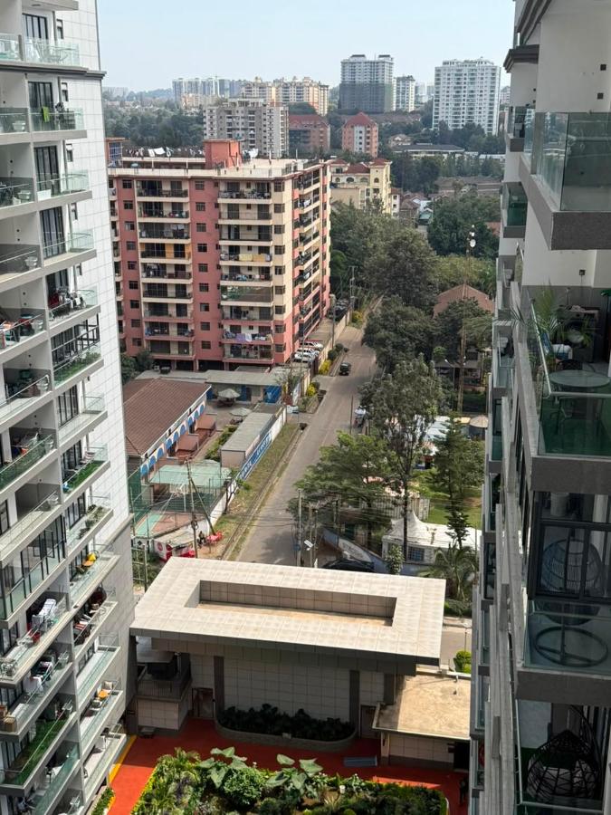 RUSTIC HAVEN VIEW, a 2BR with high view balcony, 3mins drive to yaya center, 200mbps WIFI, gym and 24hr security - B&B Nairobi