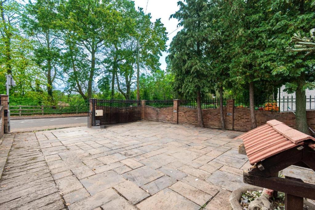 Heathrow 6B Home - Sleeps 12 Parking Garden WIFI - B&B Colnbrook