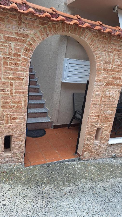 revisapartments brown - B&B Néos Marmarás