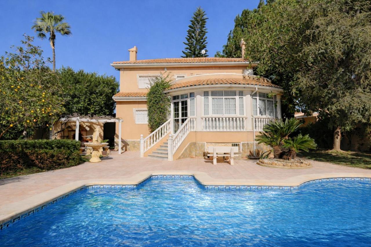 Villa Golden Serenity - B&B Quesada