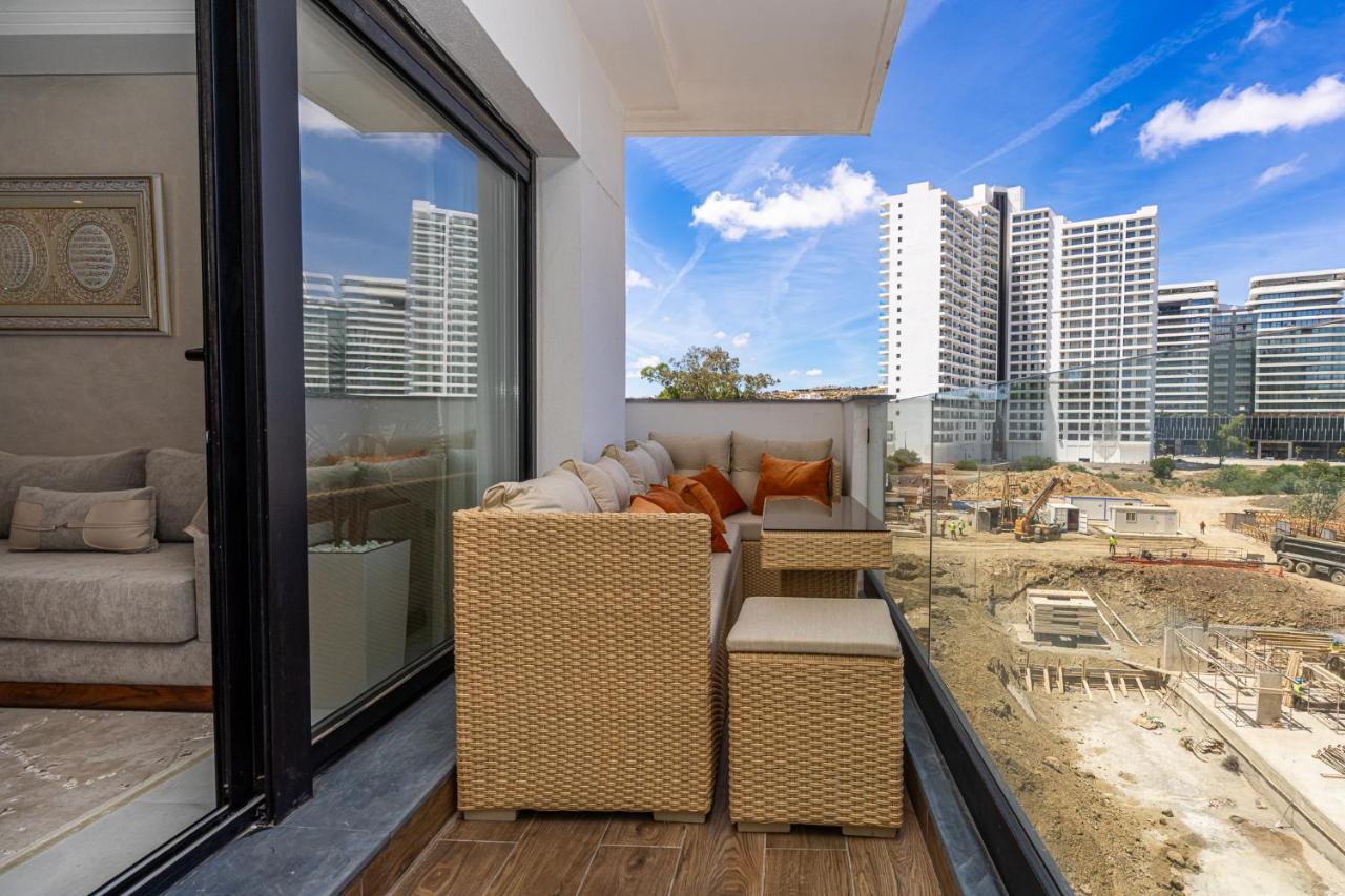 Luxurious three bedroom Apartment with Private Pool, Terraces and Parking in Prestigious Coral Towers - Chambres d'hôtes Tanger