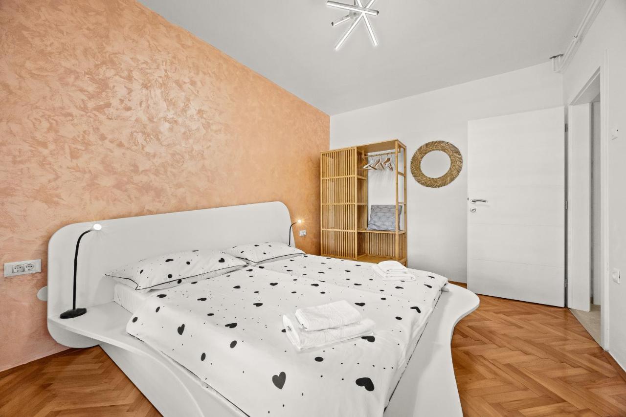 Apartamento de 3 dormitorios con balcón