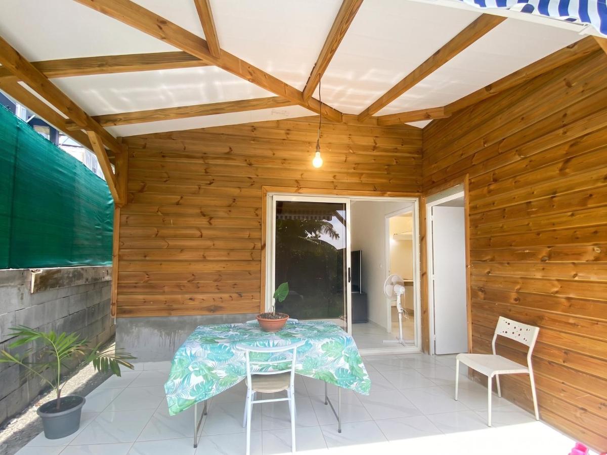 Bungalow charmant à Schoelcher avec jardin clôturé - B&B Schoelcher
