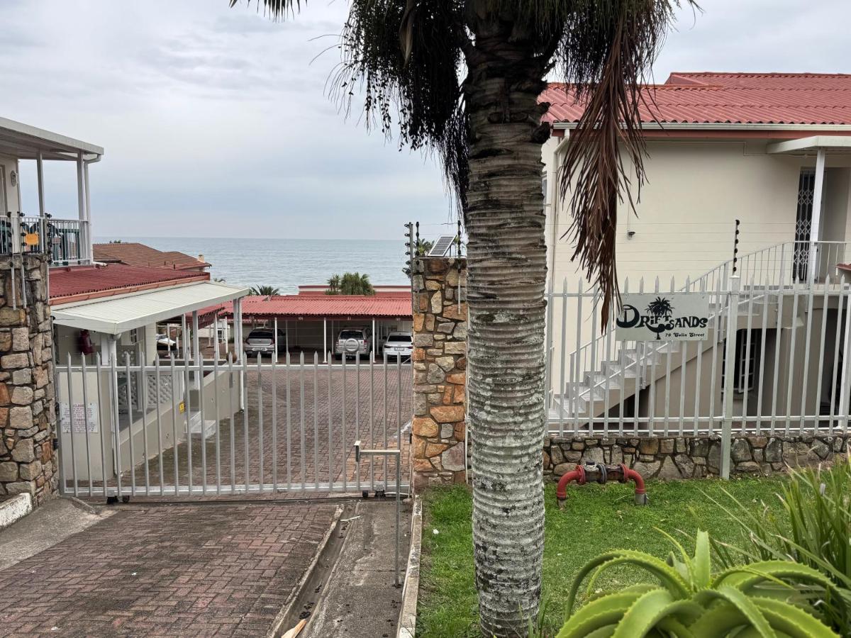 Two-bedroom Apartment with Balcony and Sea View - Bed and Breakfast Uvongo Beach