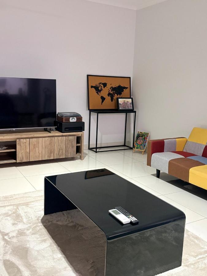 The top end escape with views, pool and gym - Bed and Breakfast Darwin