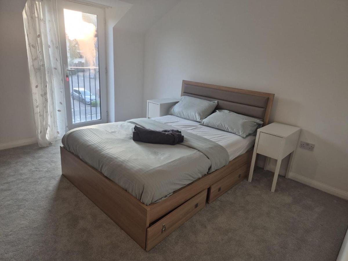 Bexleyheath Living A Modern, Warm & Spacious Home for Contractors, Families and Groups - Chambres d'hôtes Bexleyheath