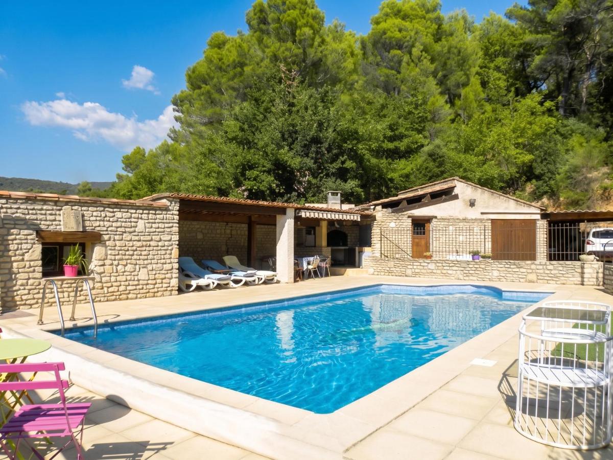 Villa spacieuse à Lioux avec piscine privée et vue montagne - B&B Lioux