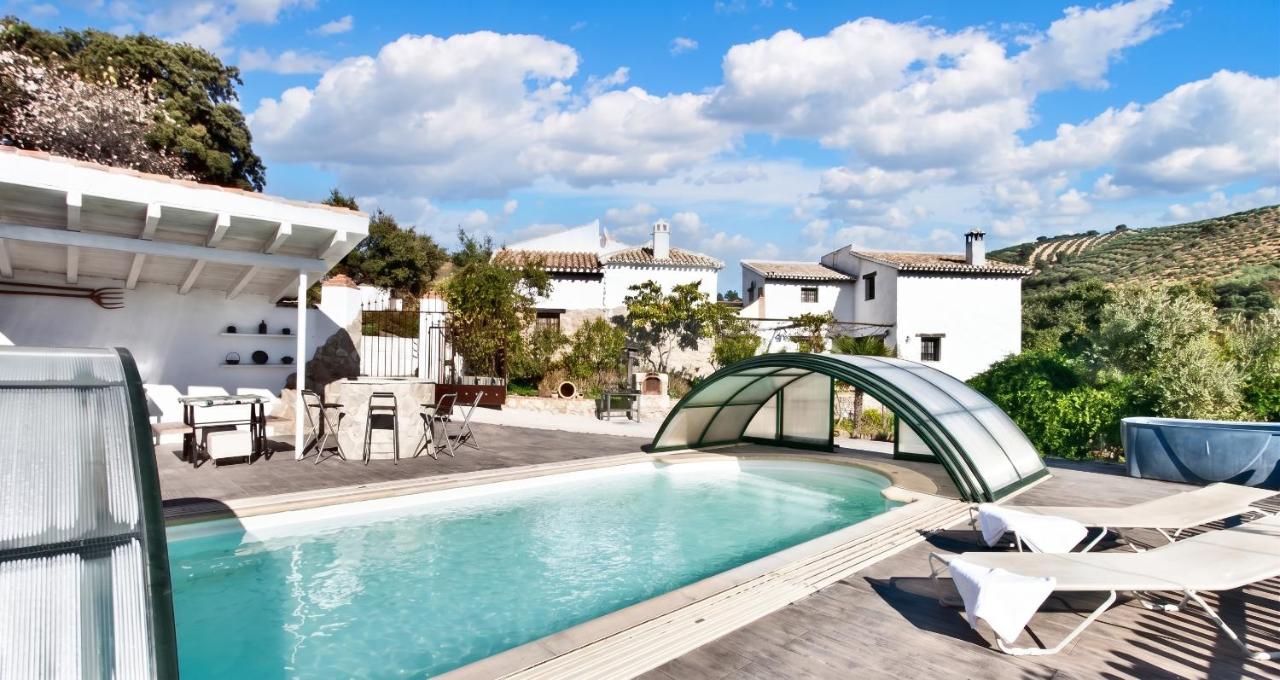 Elegant Villa in Granada with Pool and Garden - B&B Serval