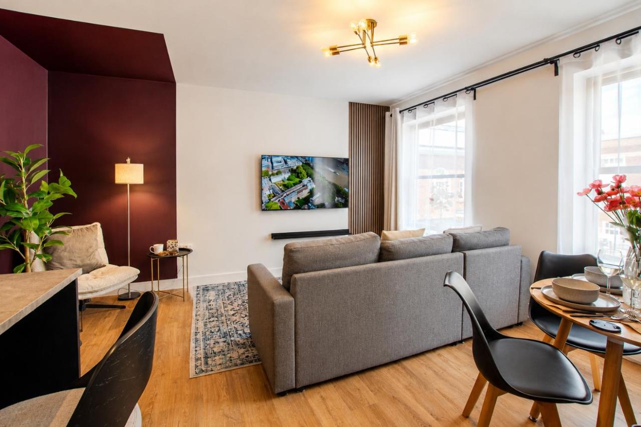 Central Bromley 1-Bed Apartment with Free Parking, Fast WiFi & Workspace - B&B Bromley