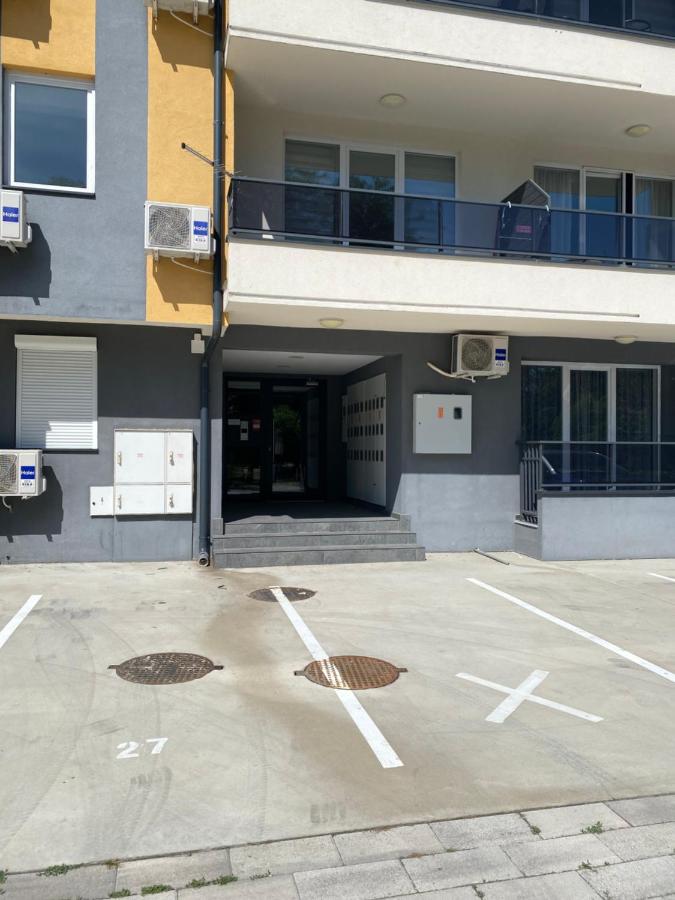 Apartman Beli Bagrem - Ferienwohnung Veliko Gradište