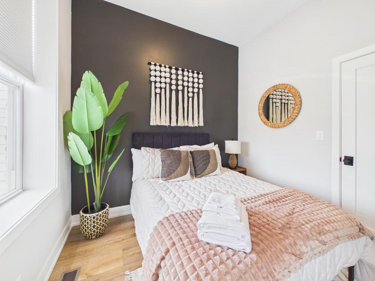 Zen City Escape Patio Free Parking - B&B Chicago