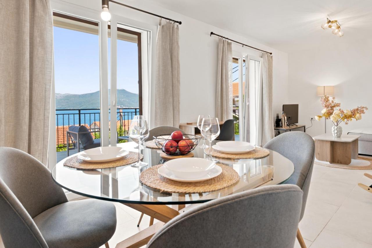 Appartamento con 2 Camere da Letto, Balcone e Vista mare