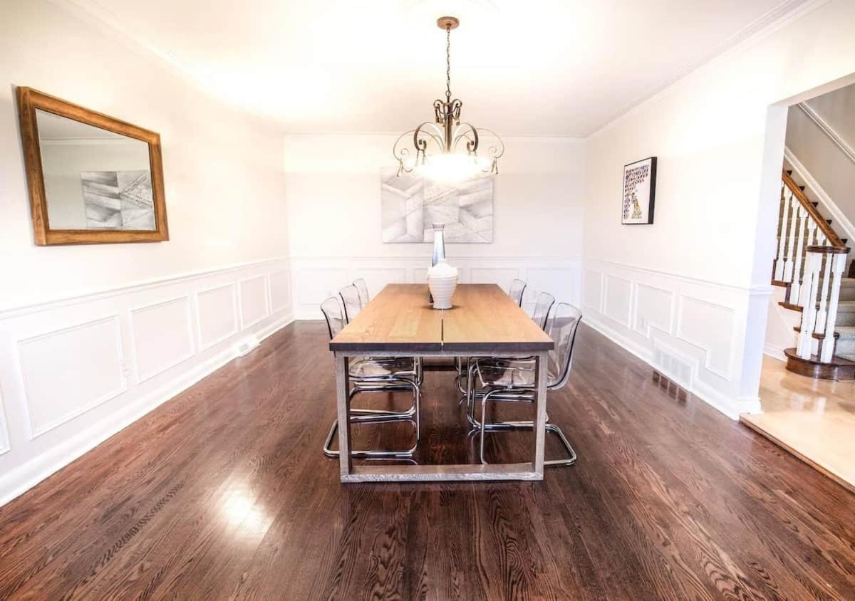 Spacious 5500 SQF Home 6 Bdrms and 3 and Half Bath - B&B Toronto