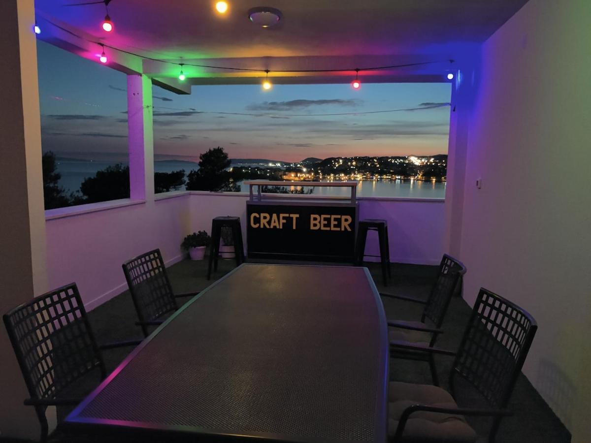 Apt with a large terrace and a beautiful view - Chambres d'hôtes Strašnik