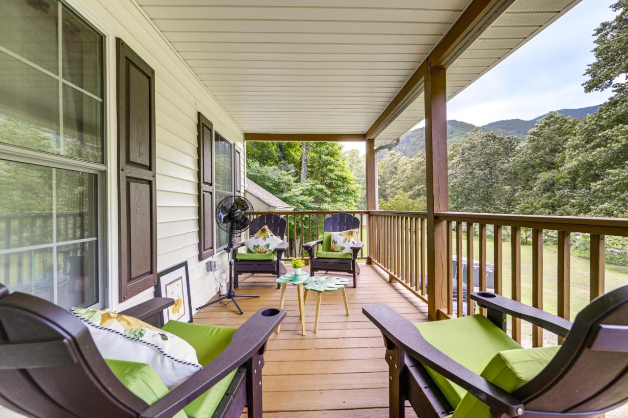 Riverfront Home w/ Mtn Views, Near Blue Ridge Pkwy - Ferienwohnung Canton