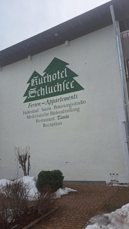 Superior Ferienapartment LATIBÜHL am SCHLUCHSEE am Waldrand mit Balkon, Pool, Tiefgarage und Abendsonne - Chambres d'hôtes Schluchsee