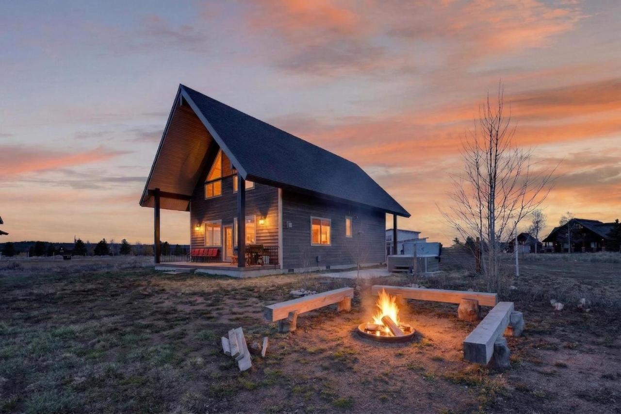 Timberline Lodge - Sleeps 22, Hot Tub, Games, Fire Pit, Yellowstone - Ferienwohnung Island Park