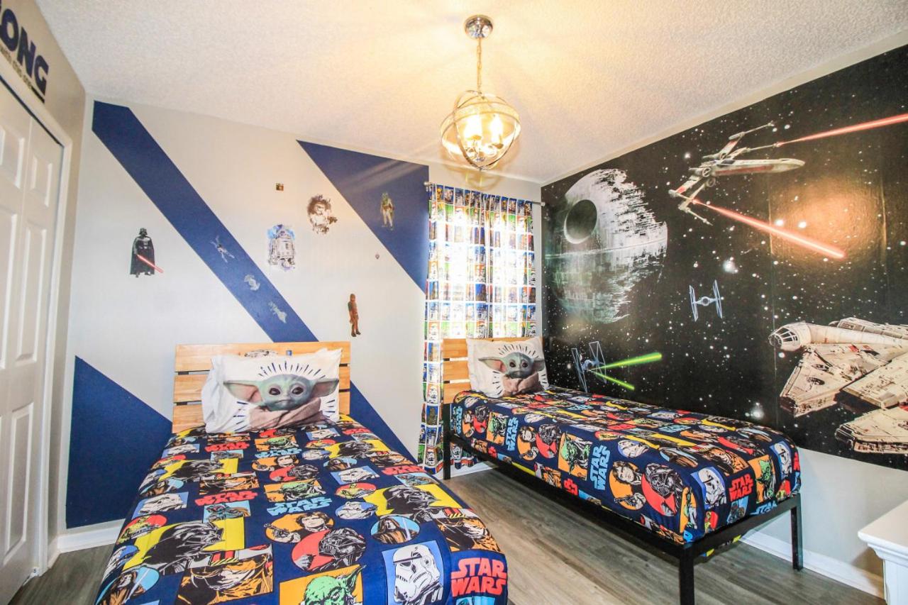 Disney Dream Themed Rooms Pool and Games - Bed and Breakfast Kissimmee