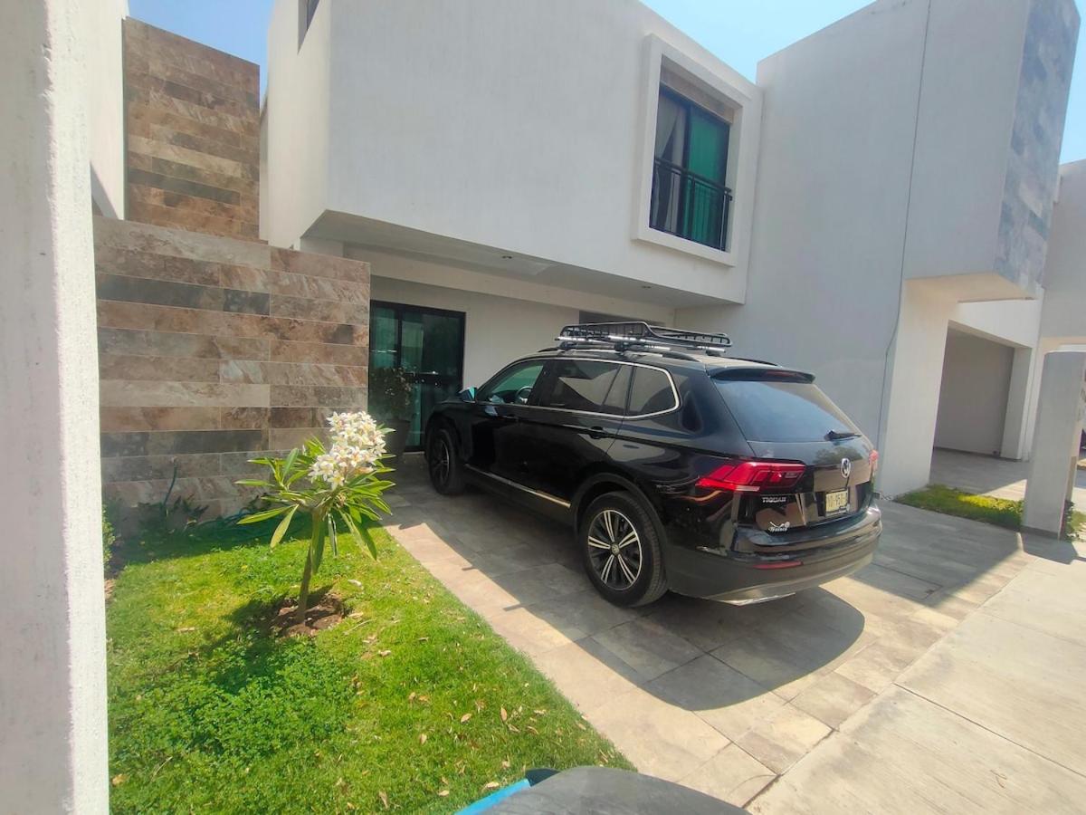 Beautiful new house in a gated community with pool and gym Preciosa casa nueva en fracc privado con piscina y gimnasio - Chambres d'hôtes Villa de Pozos
