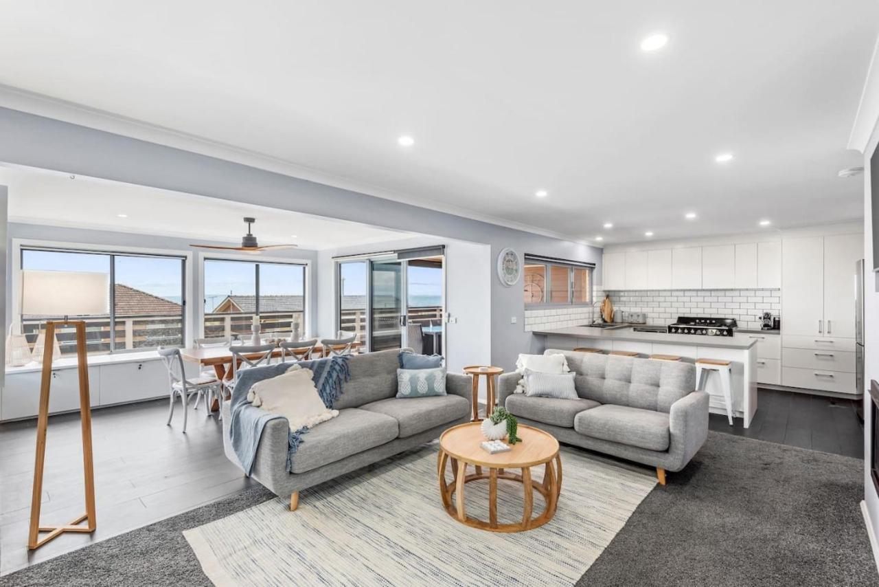 Hood Road Beach House- Hamptons inspired sleeps 9 - B&B Indented Head