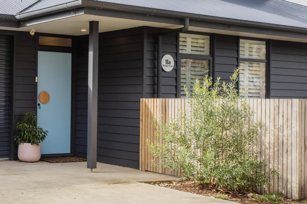 Bridge Beach House Central Barwon Heads Sleeps 12 Walk everywhere Modern beach house Disability Accessible - B&B Barwon Heads