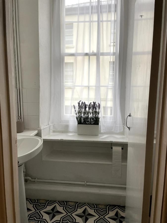 2 Bed Period Flat with parking - B&B Ross on Wye