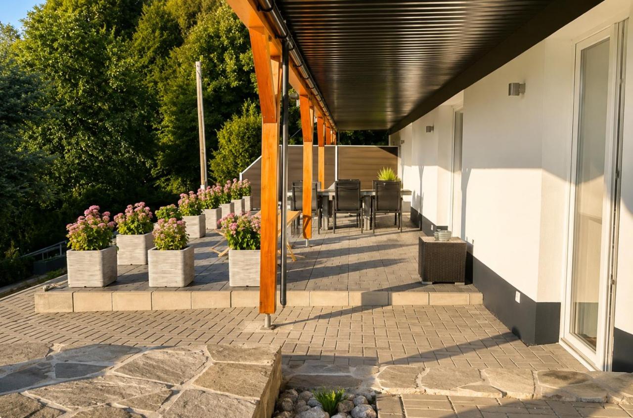 Moderne Ferienwohnung Zur Aussicht mit Panorama-Terrasse - B&B Schwalefeld